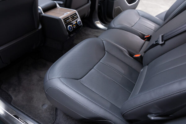 レンジローバー オートバイオグラフィ4.4L P530 LWB 4WD