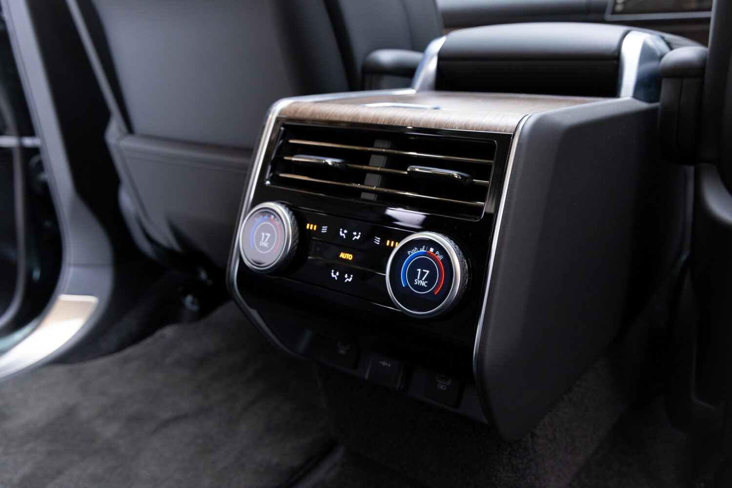 レンジローバー オートバイオグラフィ4.4L P530 LWB 4WD