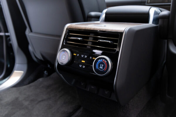 レンジローバー オートバイオグラフィ4.4L P530 LWB 4WD