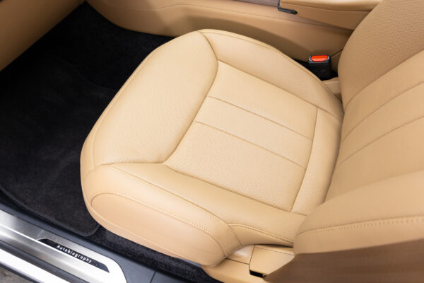 レンジローバー オートバイオグラフィ3.0L P550e SWB 4WD