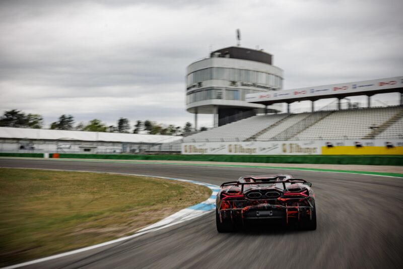 ランボルギーニ・レヴエルトSV　ホッケンハイムリンクでラップレコードを樹立