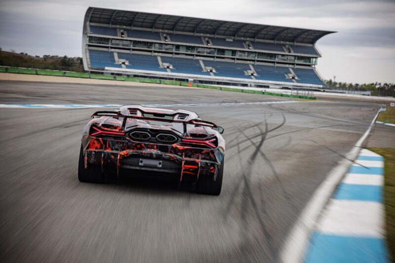 ランボルギーニ・レヴエルトSV　ホッケンハイムリンクでラップレコードを樹立