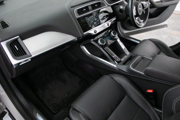 Iペイス HSE 4WD