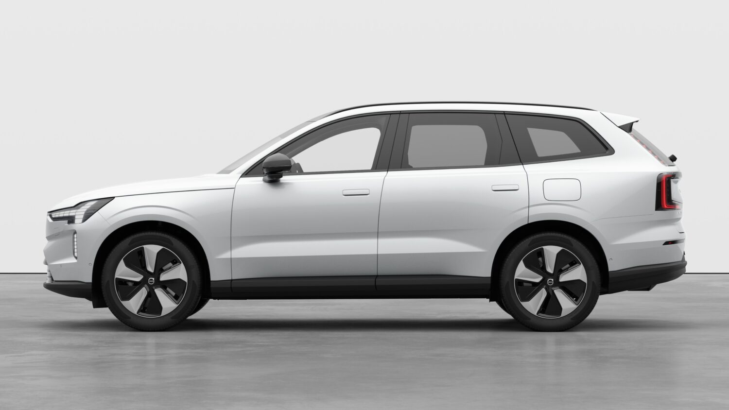 新たな電動フラッグシップSUV 新時代を象徴するボルボEX90