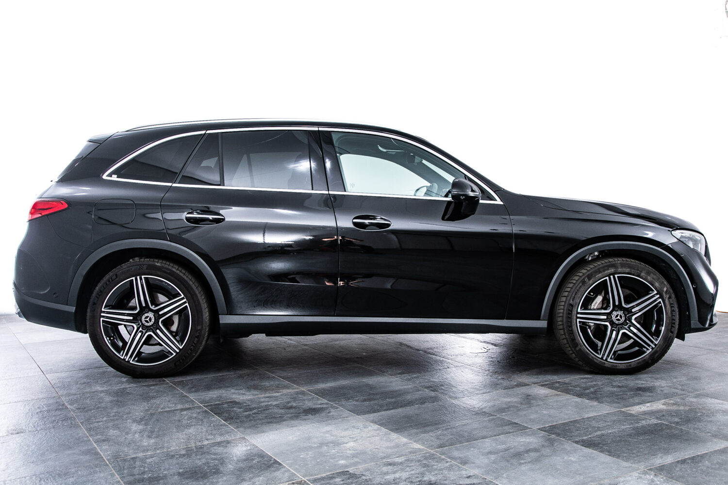 GLC220d 4マチック AMGラインPKG （ISG搭載）