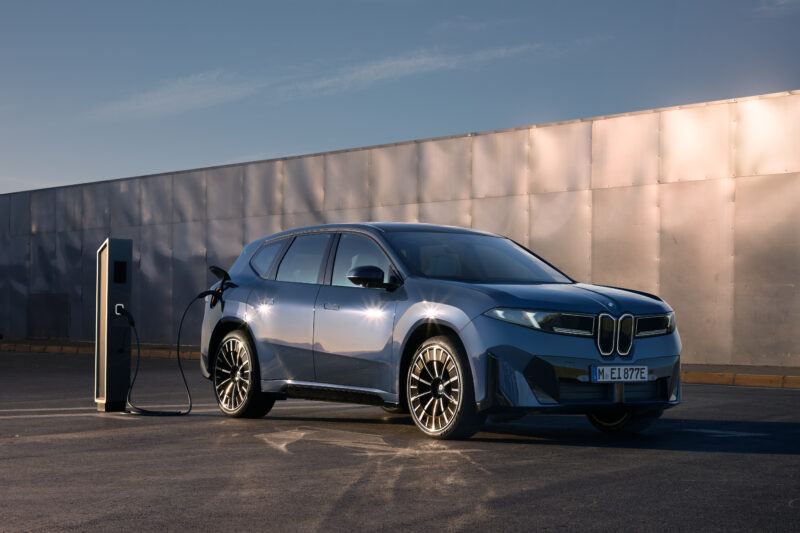 一充電での走行距離は906km BMW iX3 ノイエ・クラッセ第一弾モデル登場