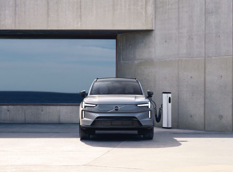 新たな電動フラッグシップSUV　新時代を象徴するボルボEX90