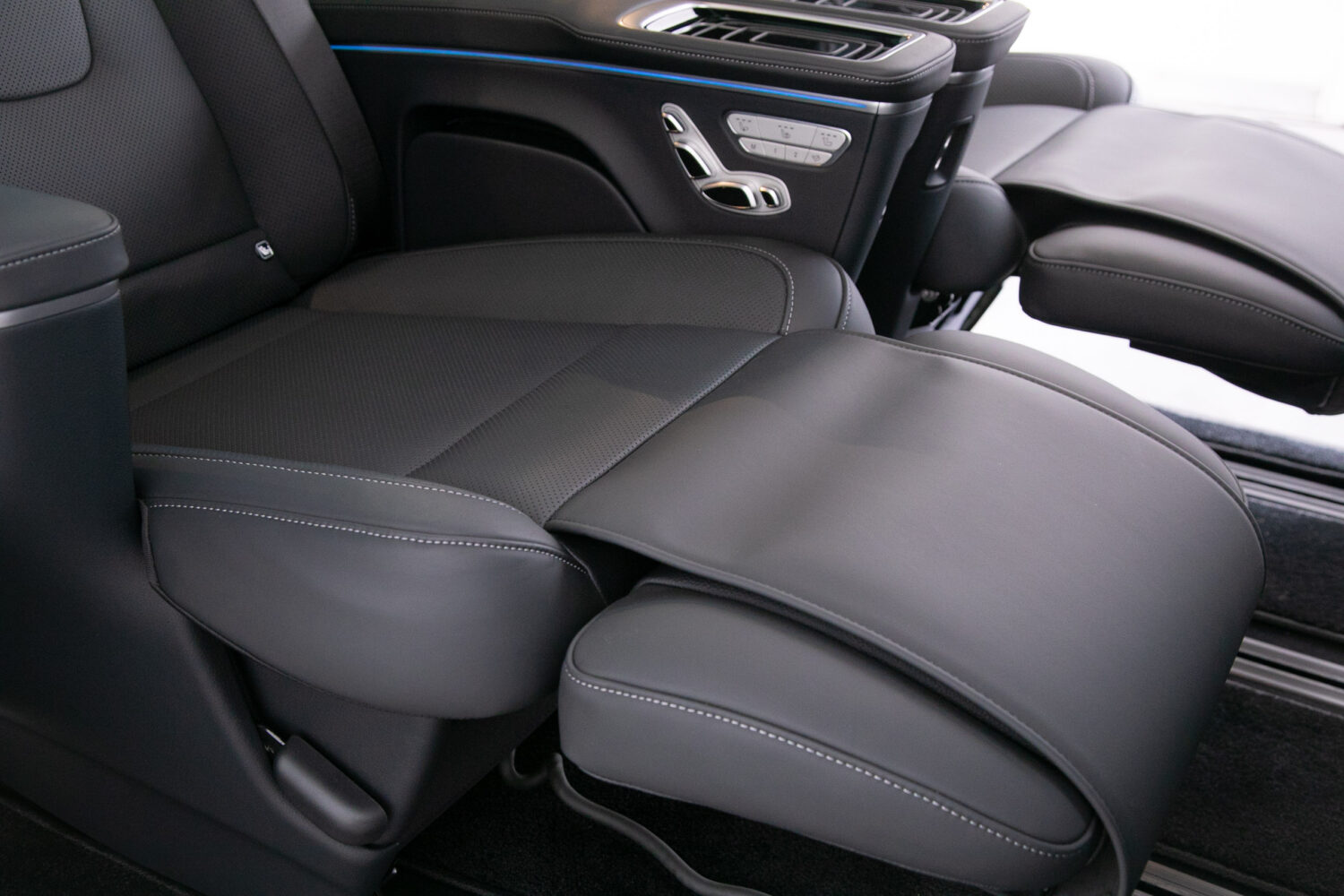 V220d エクスクルーシブロング プラチナスイート