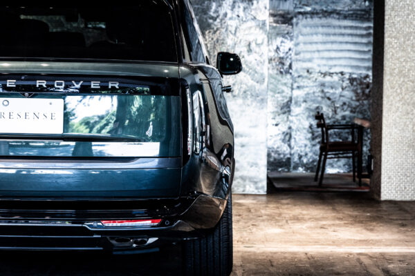 レンジローバー オートバイオグラフィ4.4L P530 LWB 4WD