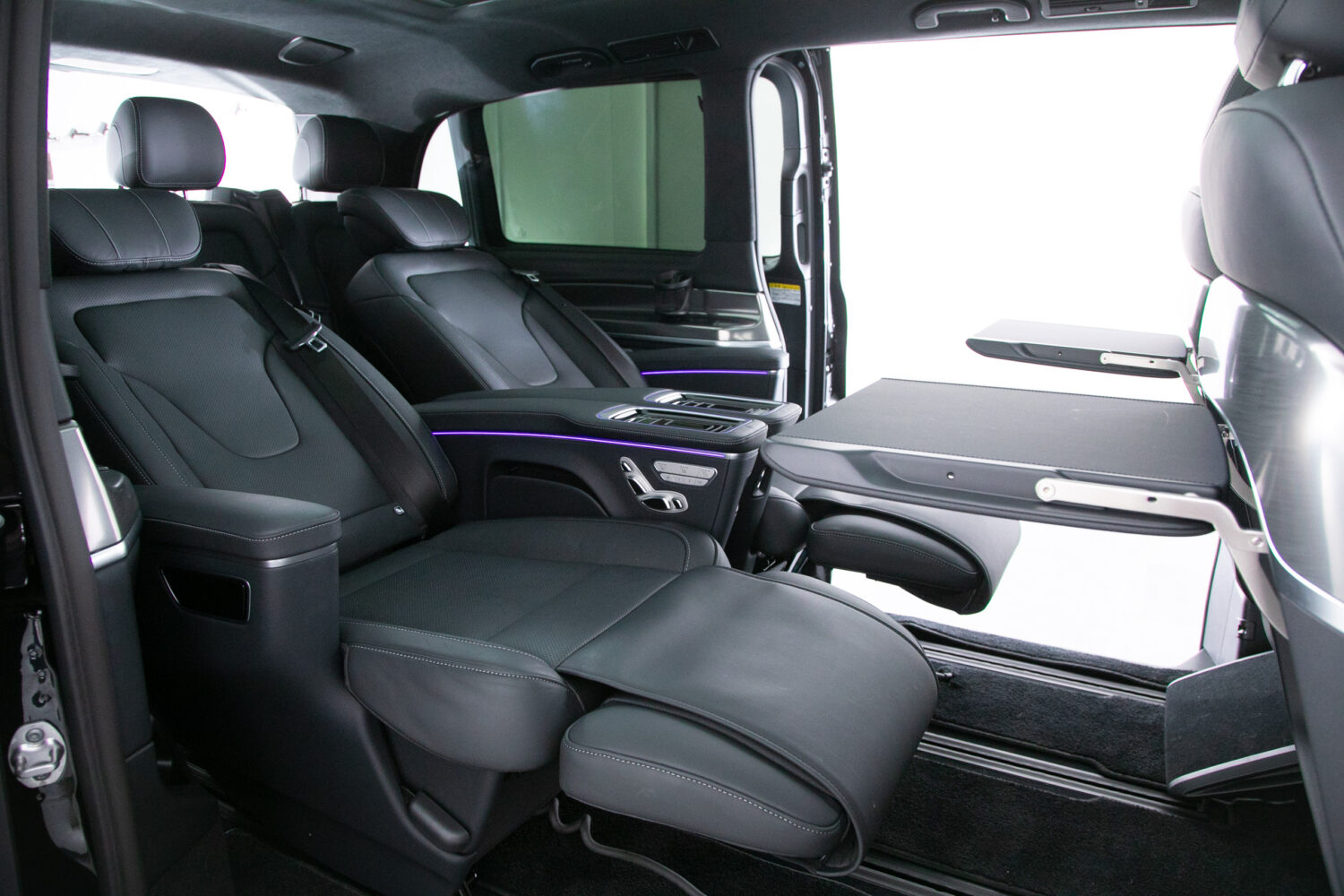 V220d エクスクルーシブ ロング プラチナスイート