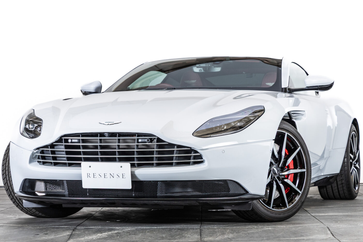 DB11 V8