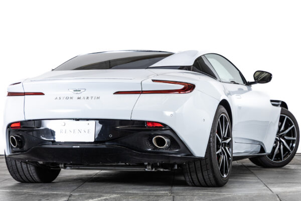 DB11 V8