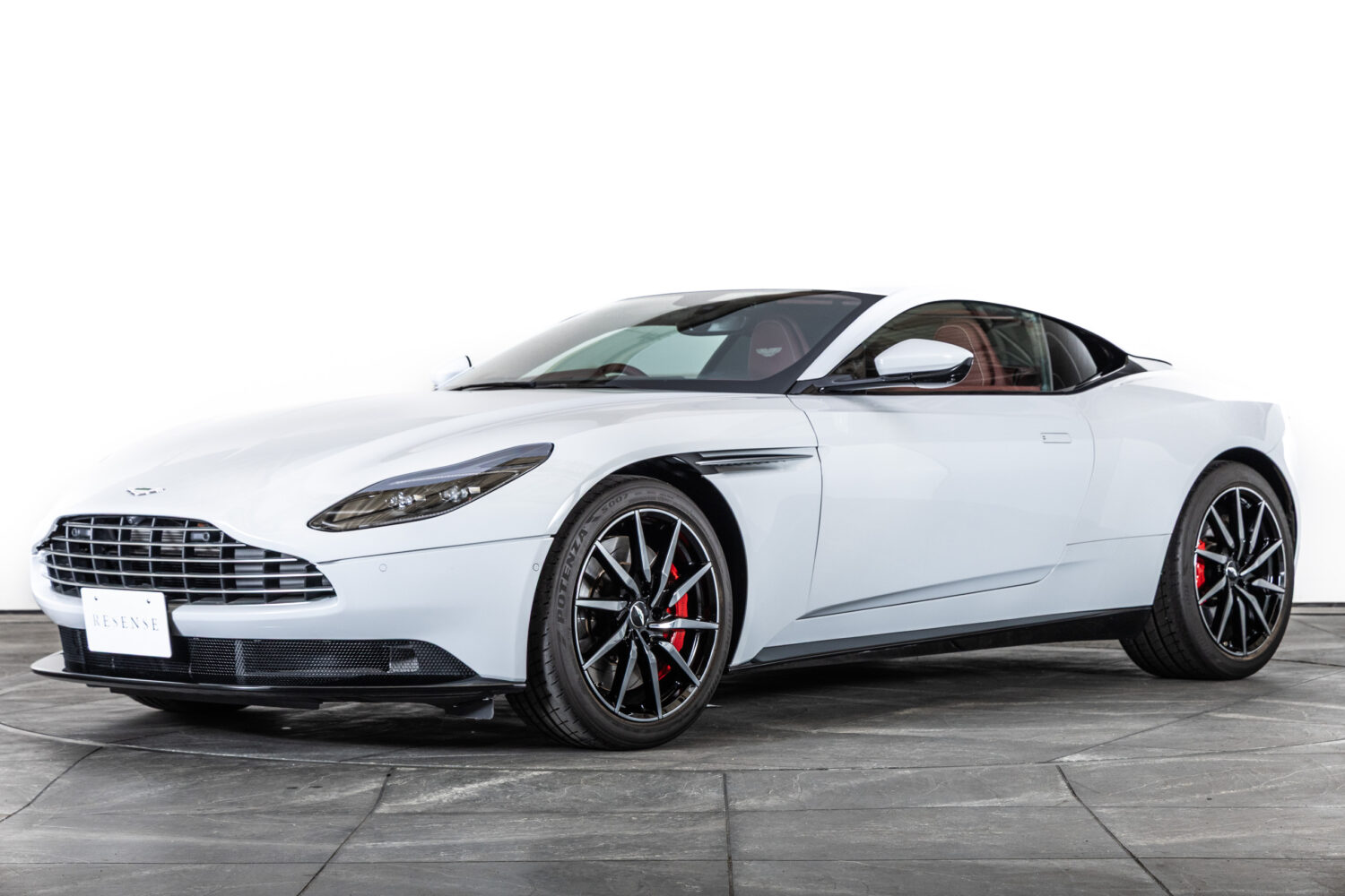 DB11 V8