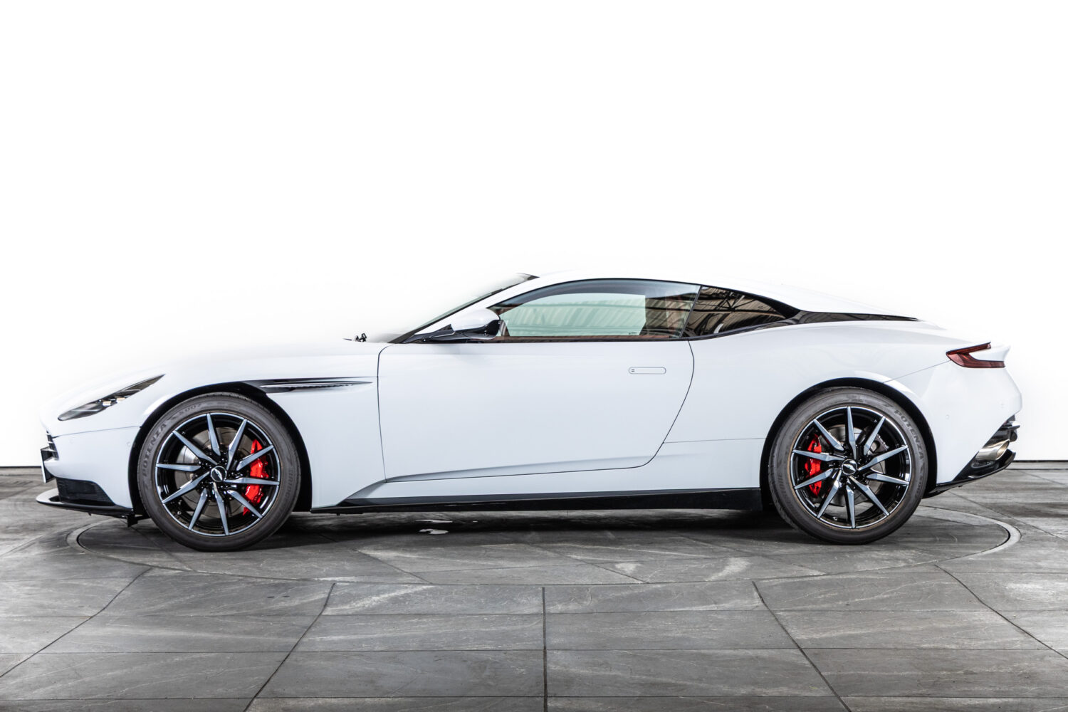 DB11 V8
