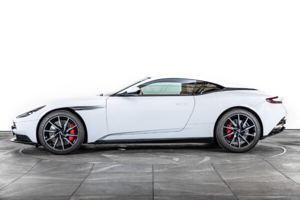 DB11 V8
