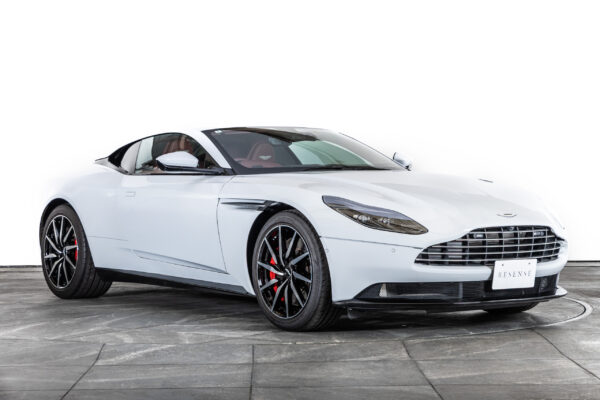 DB11 V8