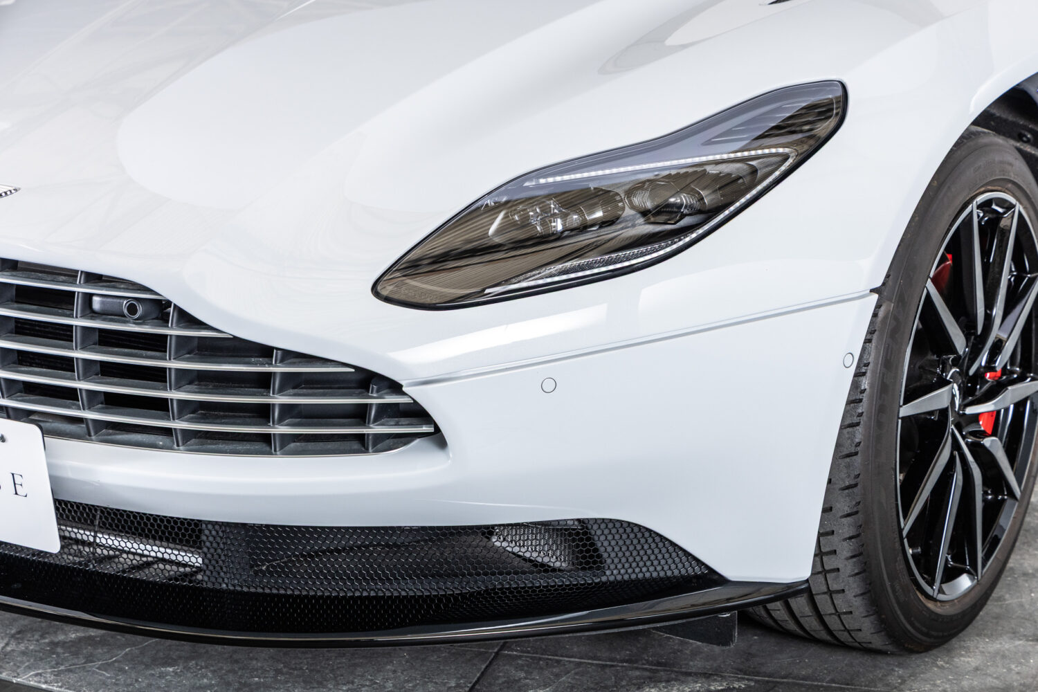 DB11 V8