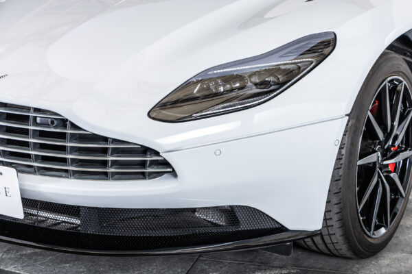 DB11 V8