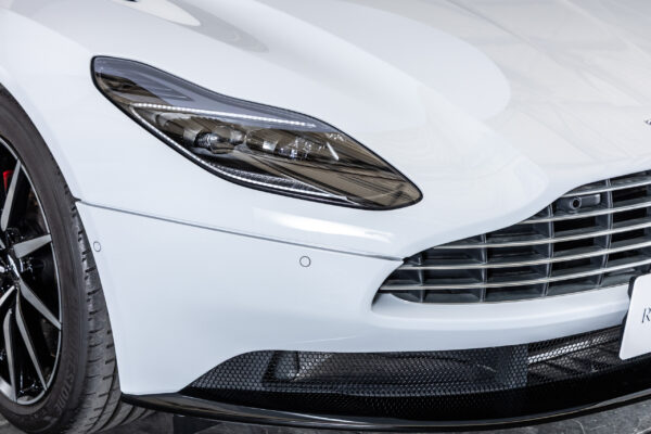 DB11 V8