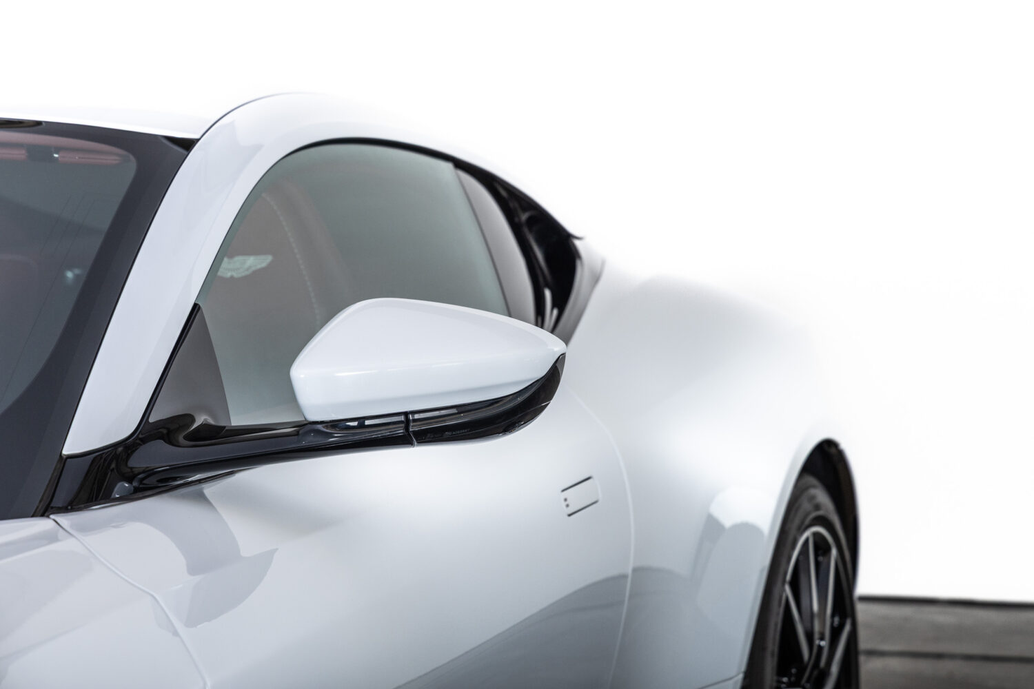 DB11 V8