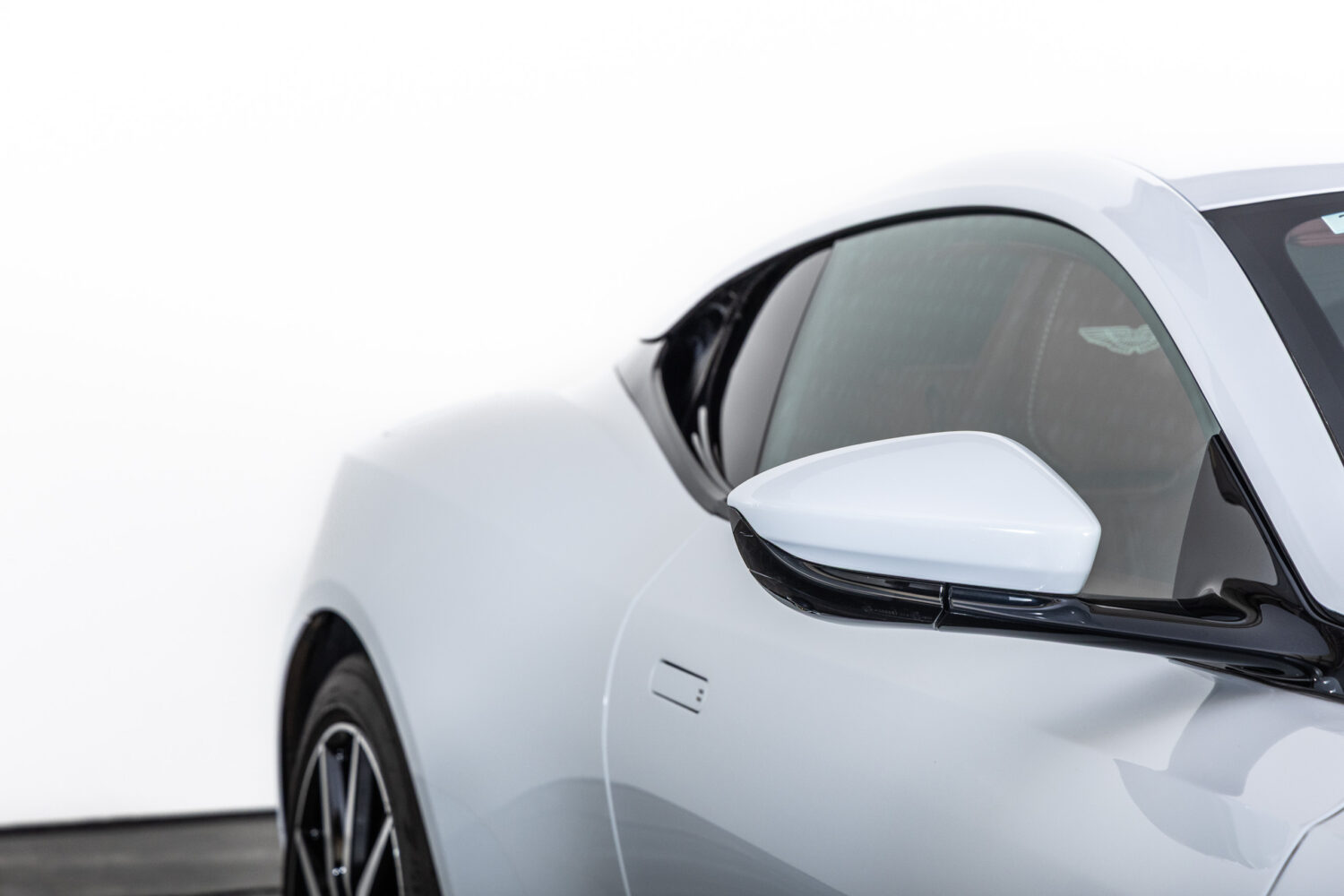 DB11 V8