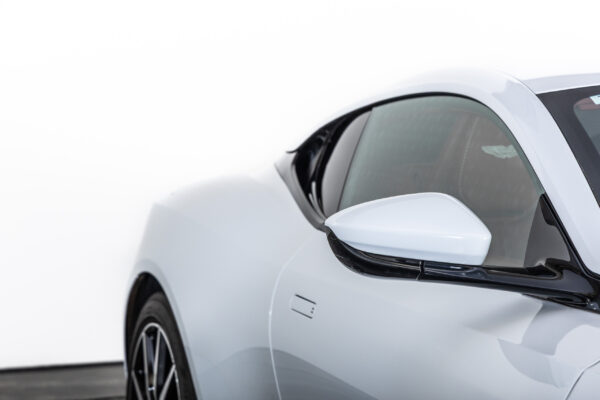DB11 V8
