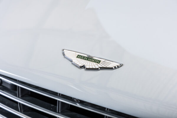 DB11 V8
