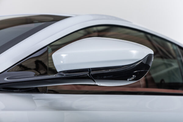 DB11 V8