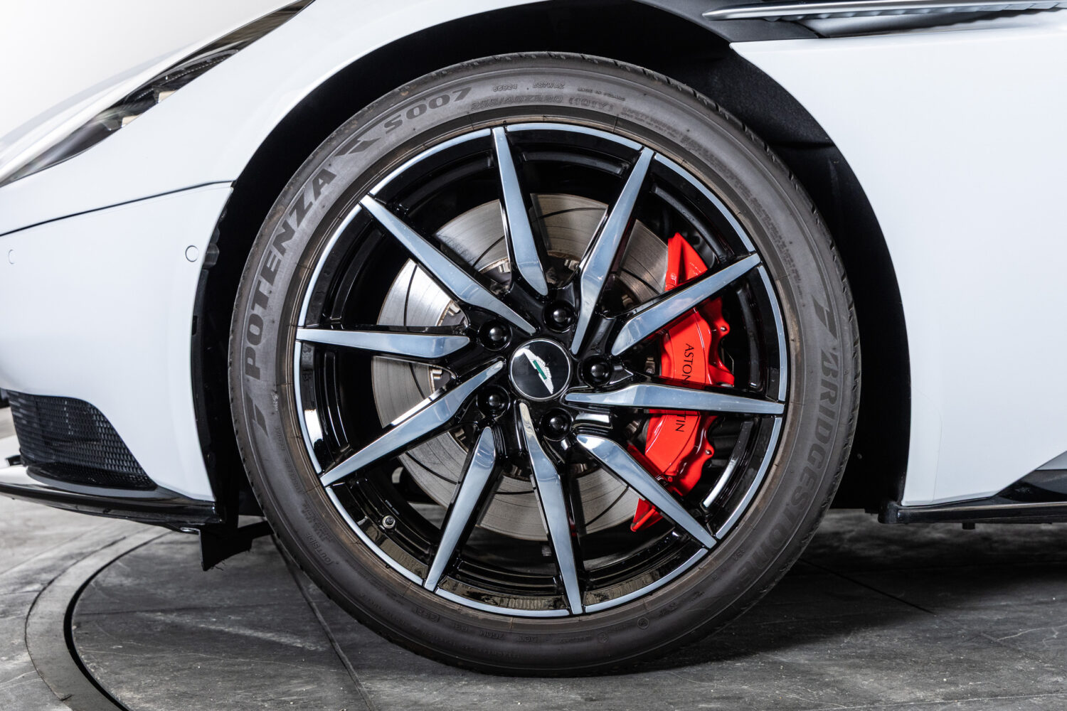 DB11 V8