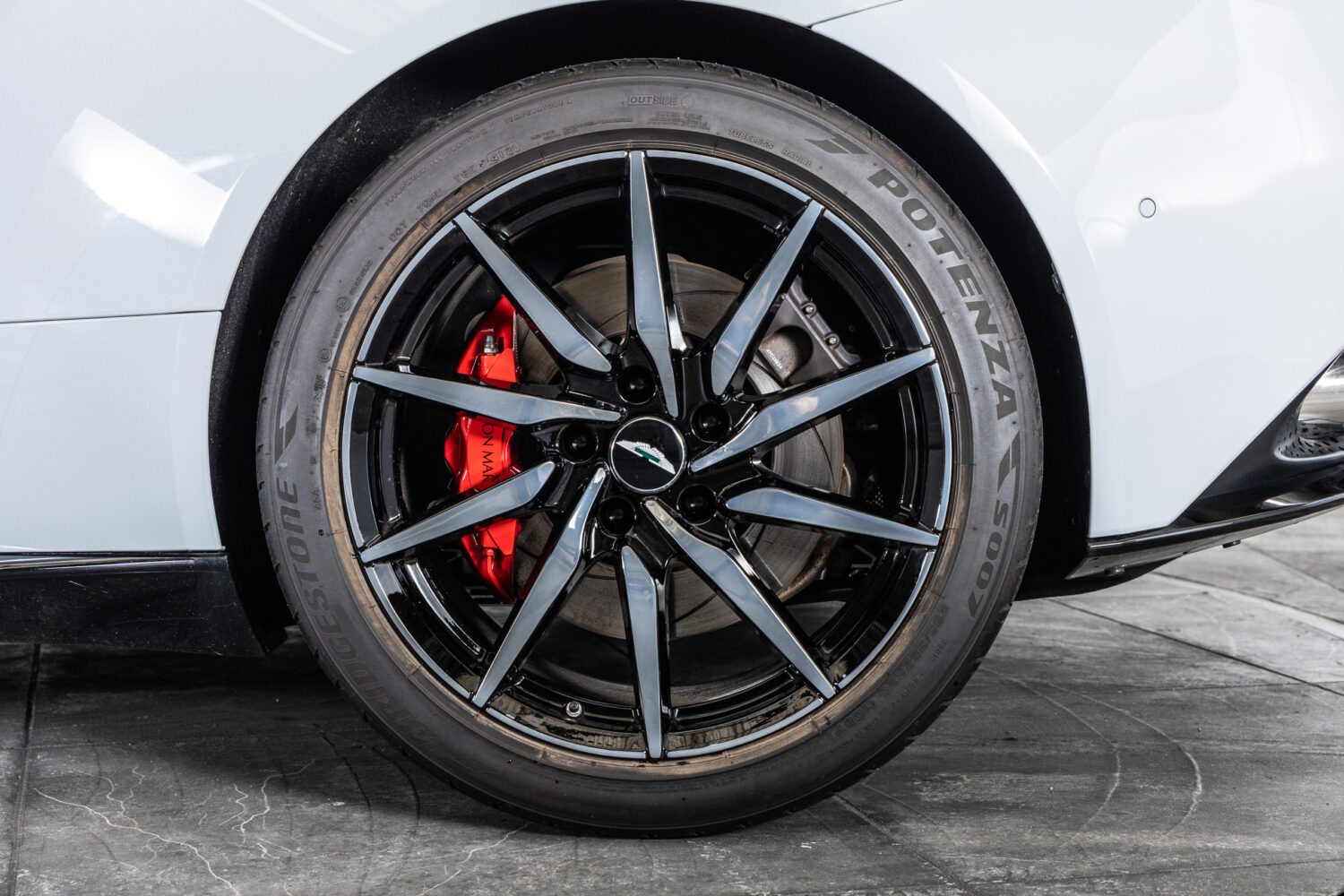 DB11 V8