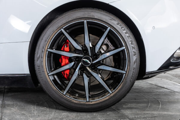 DB11 V8