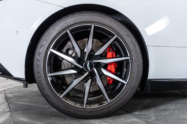 DB11 V8