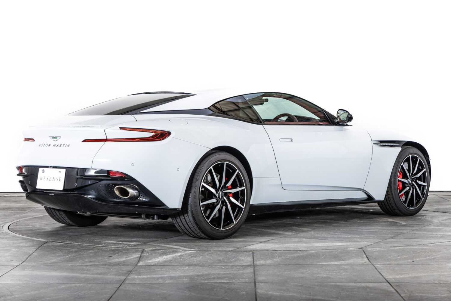 DB11 V8