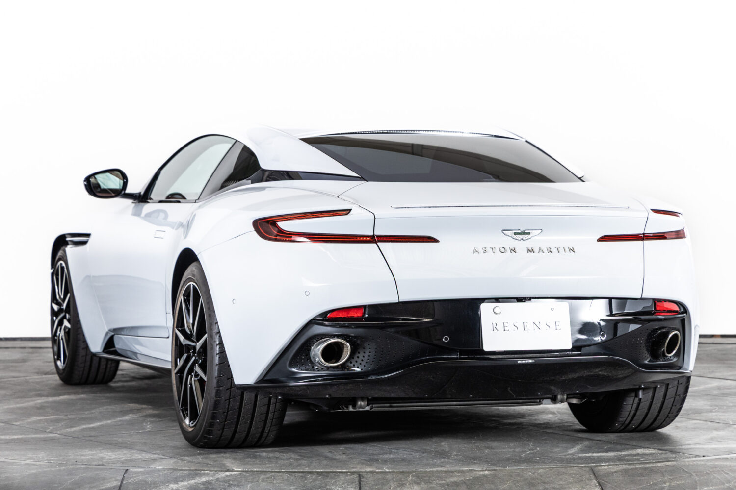 DB11 V8