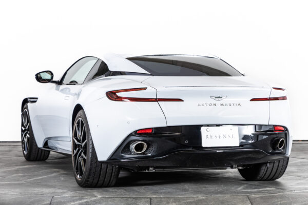 DB11 V8