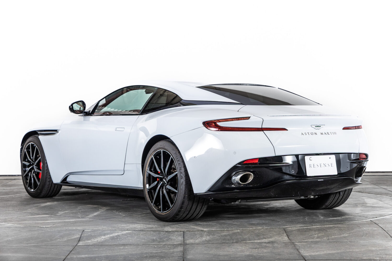 DB11 V8