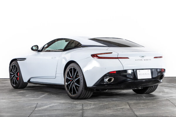 DB11 V8