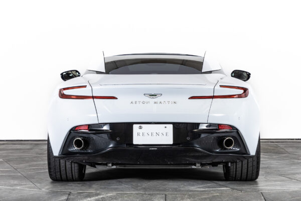 DB11 V8