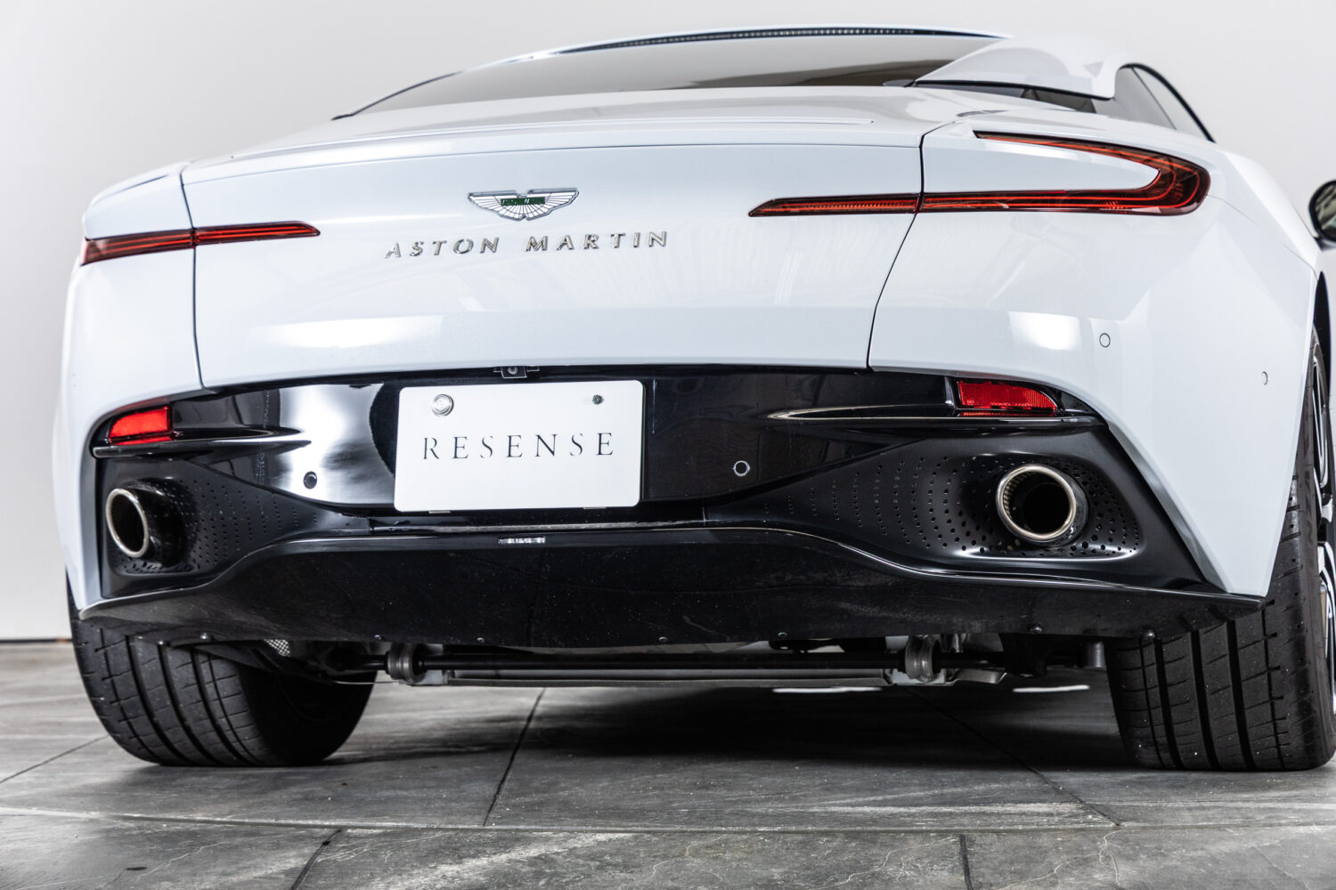 DB11 V8