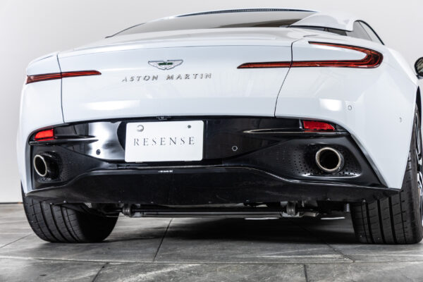 DB11 V8
