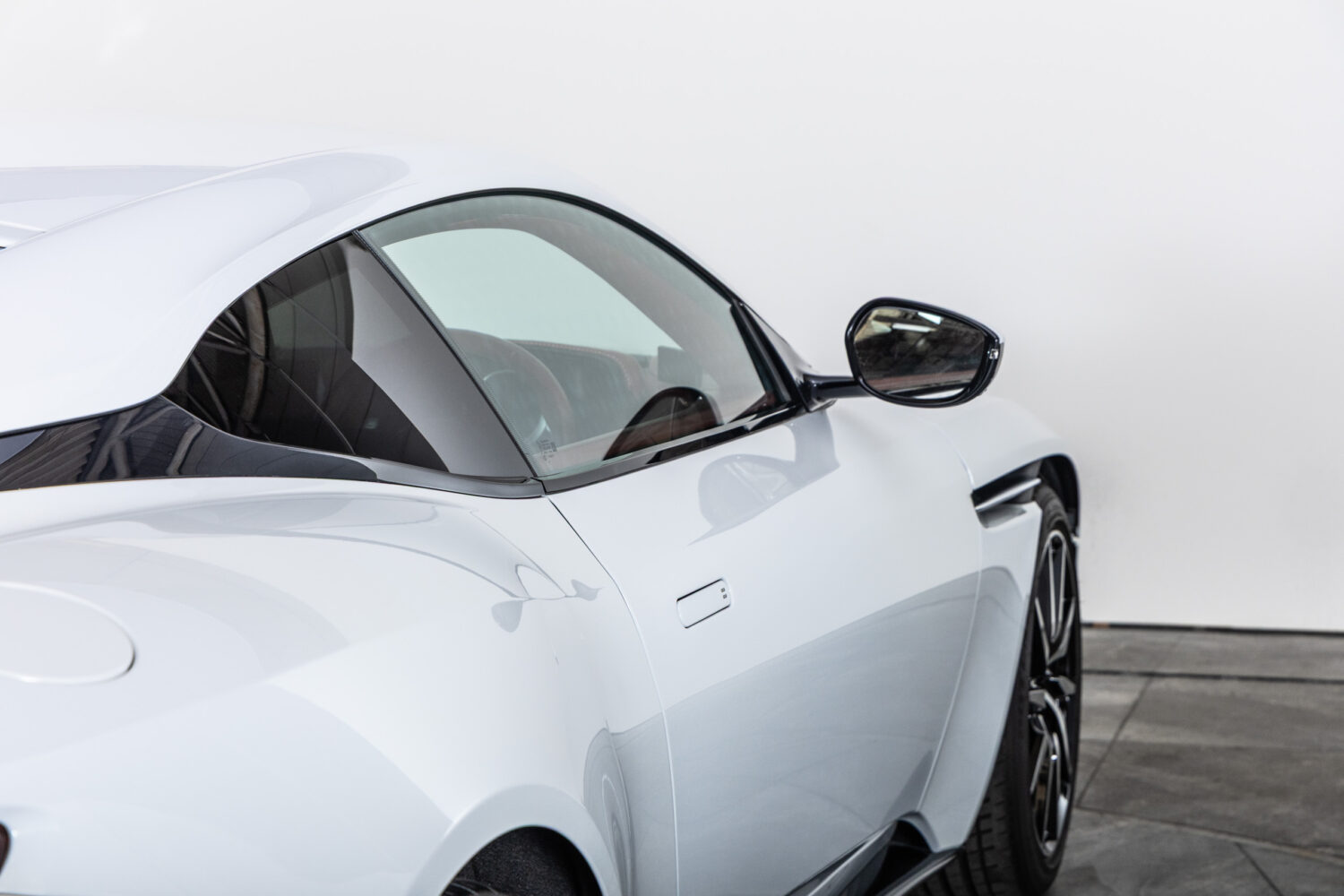DB11 V8