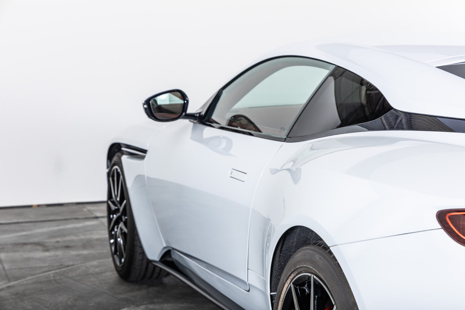 DB11 V8