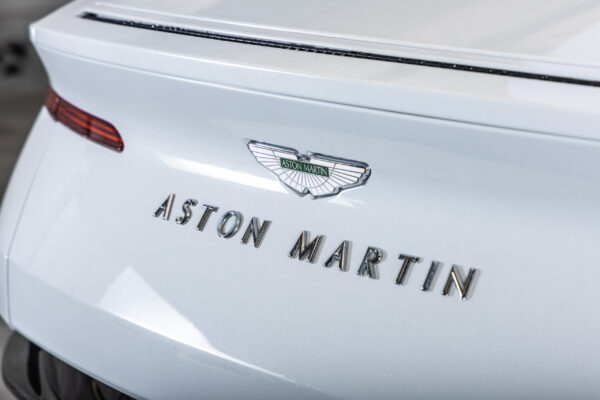 DB11 V8