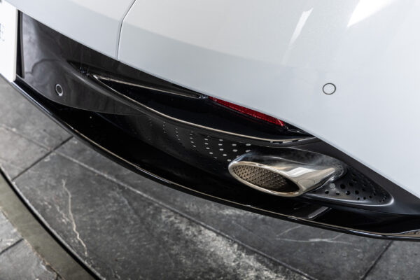 DB11 V8