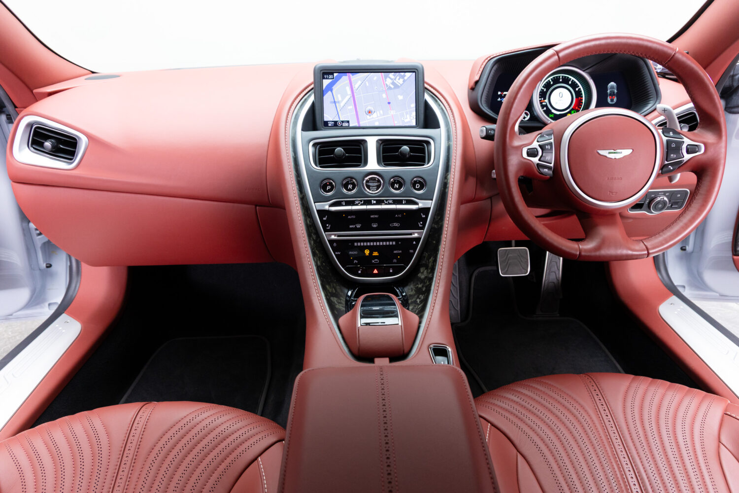 DB11 V8