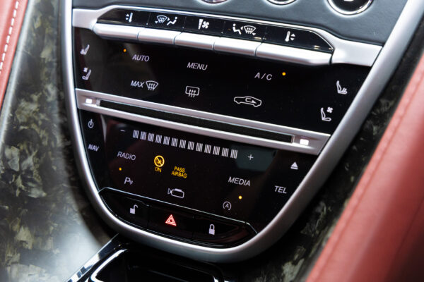 DB11 V8
