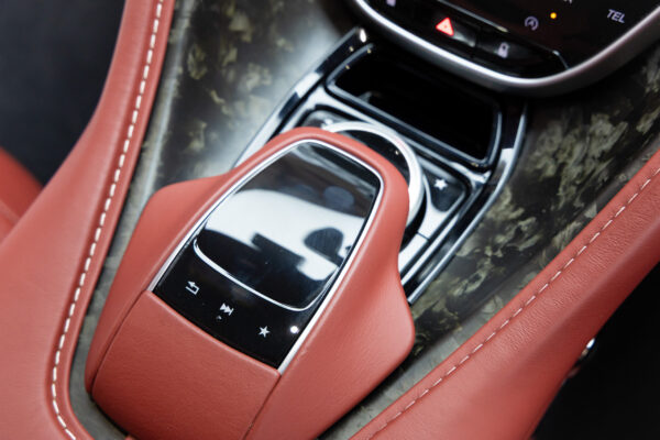 DB11 V8