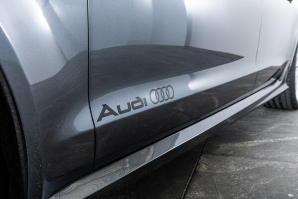 RS6アバント ベースグレード 4WD