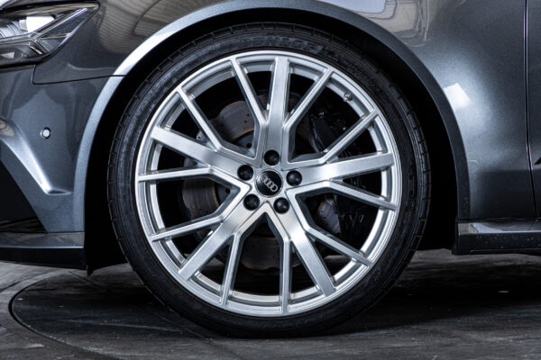 RS6アバント ベースグレード 4WD