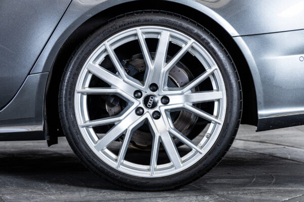 RS6アバント ベースグレード 4WD